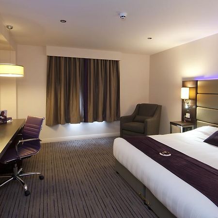 Premier Inn Basingstoke West Экстерьер фото