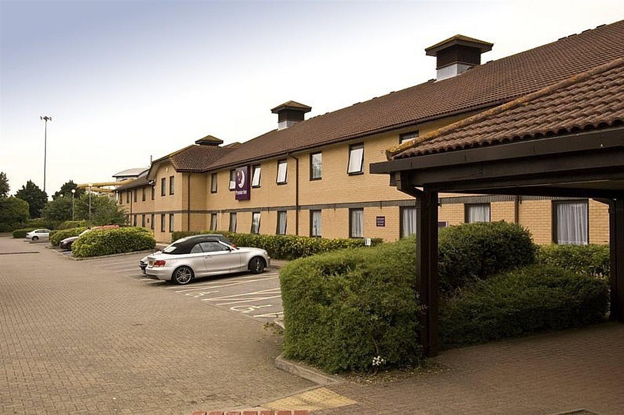 Premier Inn Basingstoke West Экстерьер фото