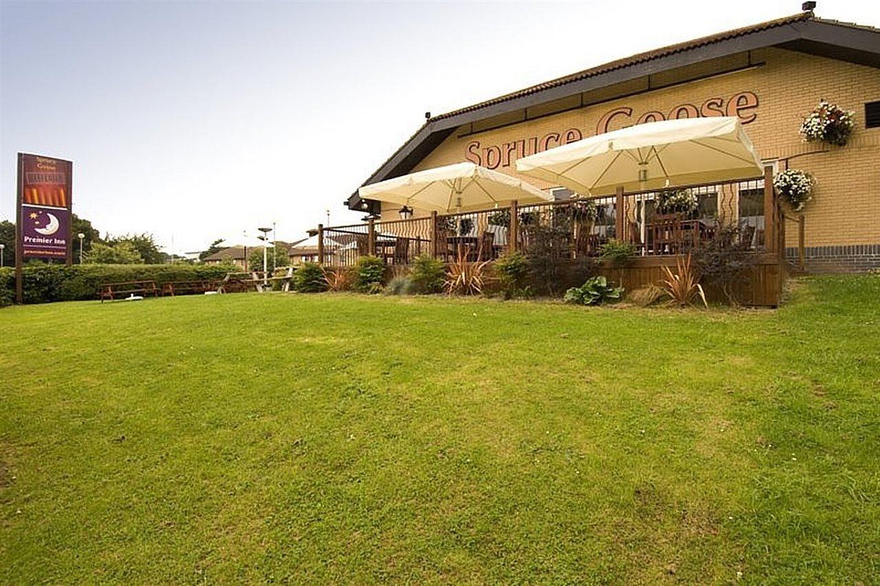 Premier Inn Basingstoke West Экстерьер фото