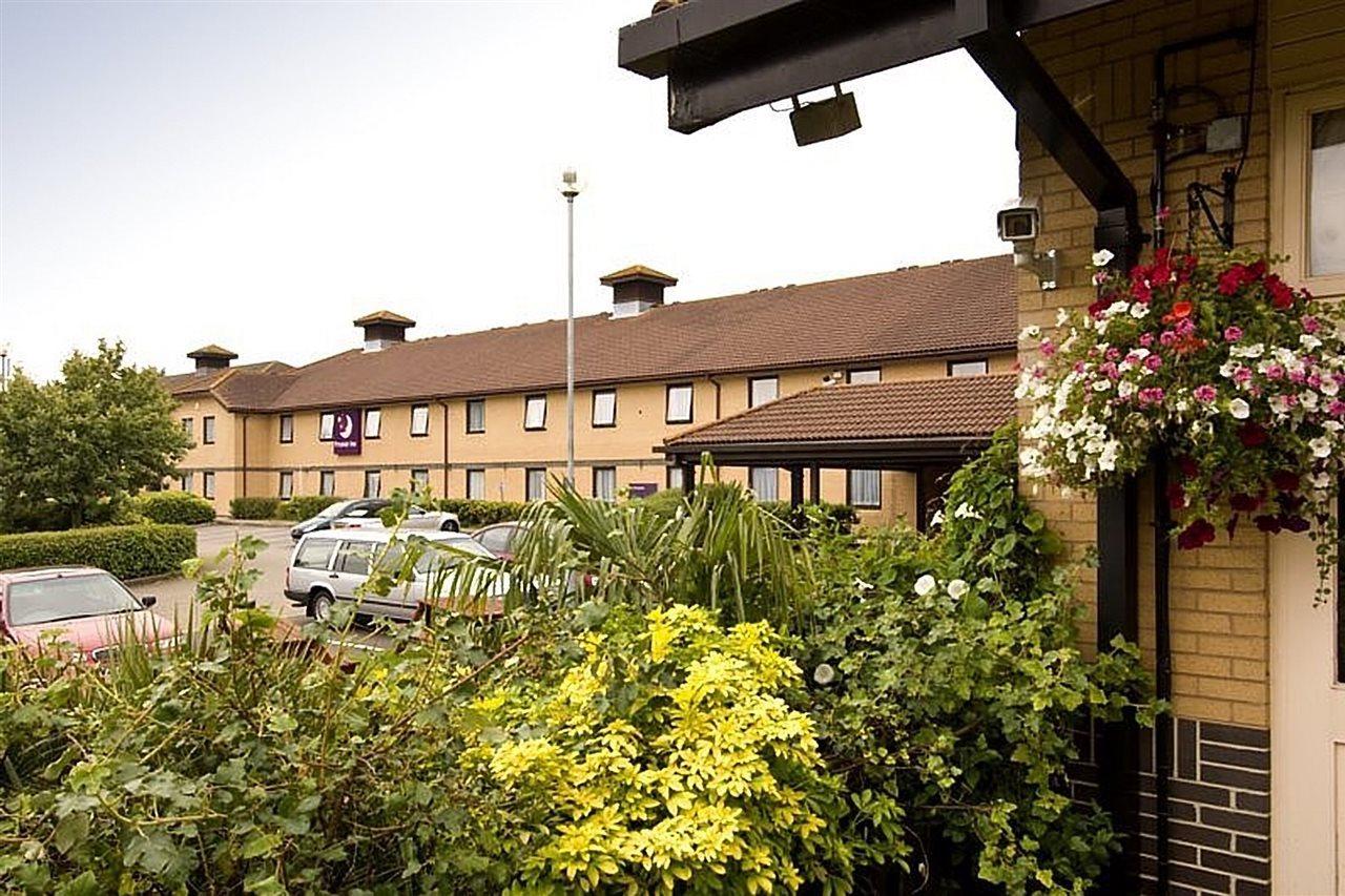 Premier Inn Basingstoke West Экстерьер фото