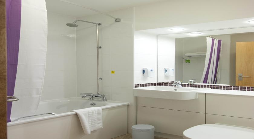 Premier Inn Basingstoke West Экстерьер фото