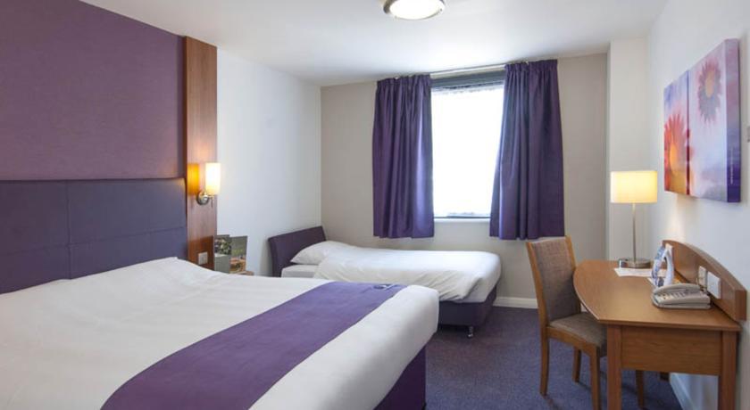 Premier Inn Basingstoke West Номер фото