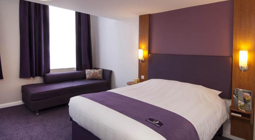 Premier Inn Basingstoke West Экстерьер фото