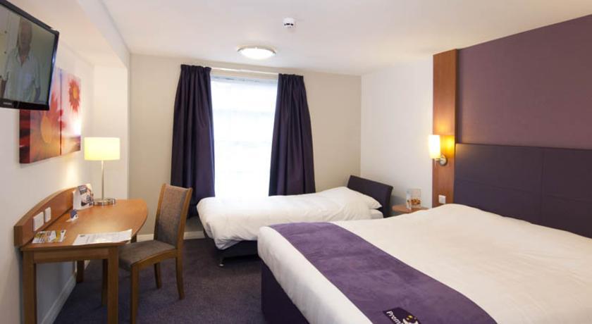 Premier Inn Basingstoke West Номер фото