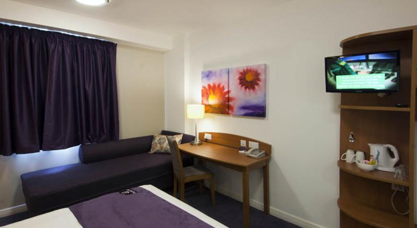 Premier Inn Basingstoke West Экстерьер фото