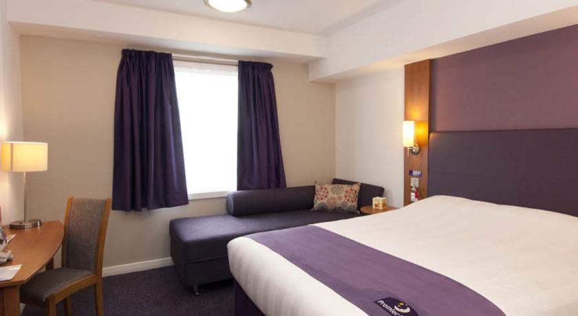 Premier Inn Basingstoke West Номер фото