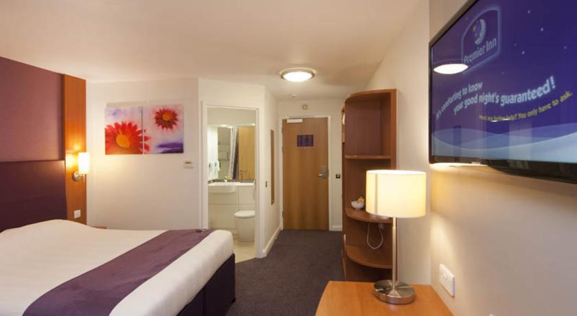 Premier Inn Basingstoke West Экстерьер фото