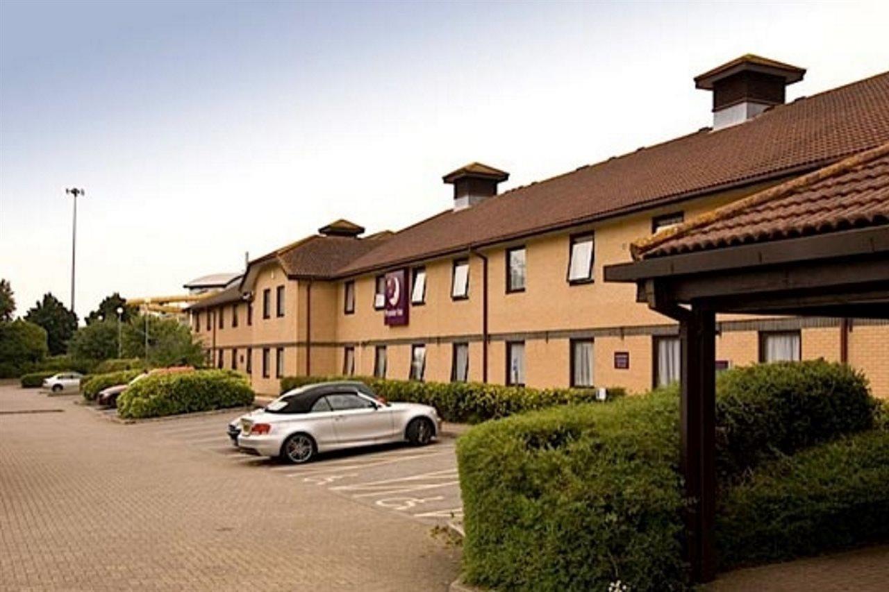 Premier Inn Basingstoke West Экстерьер фото