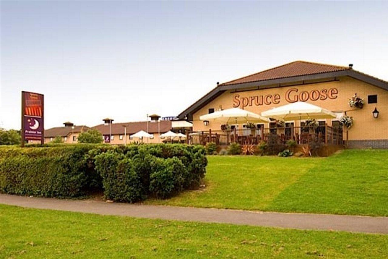 Premier Inn Basingstoke West Экстерьер фото