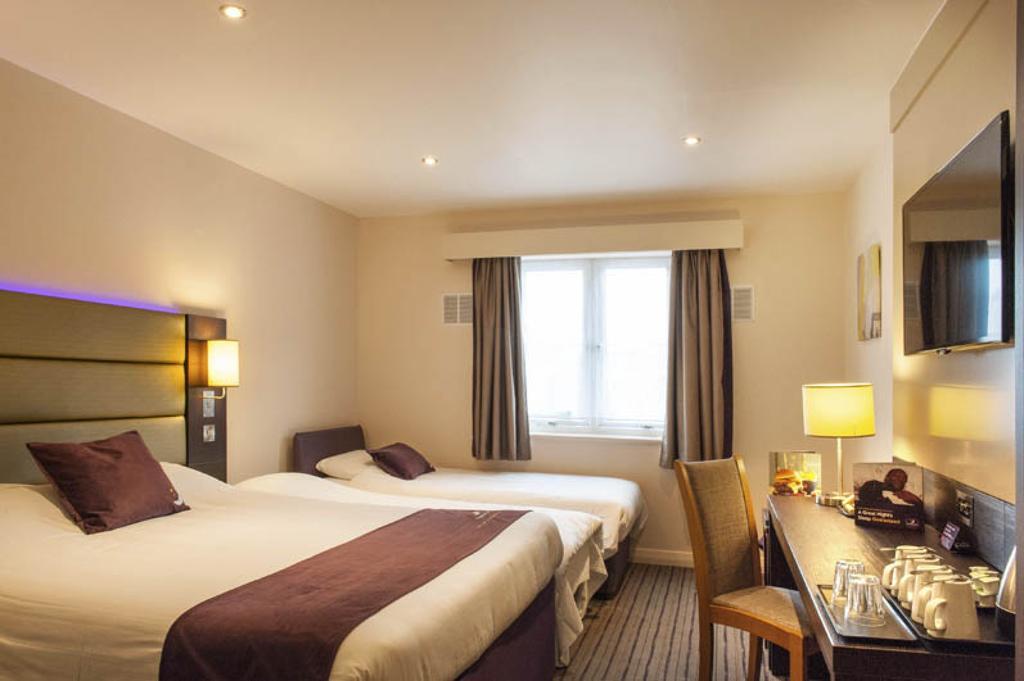 Premier Inn Basingstoke West Экстерьер фото