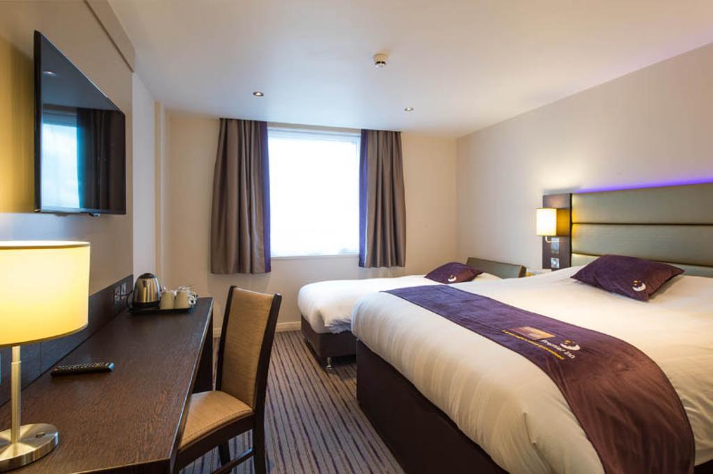 Premier Inn Basingstoke West Экстерьер фото